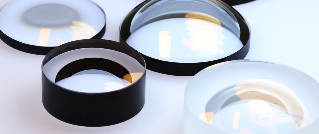 Singlet lens